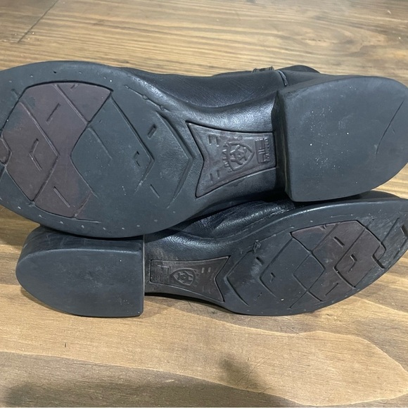 Men’s gently worn western boots in black. Any defects are shown in pictures. main image 4